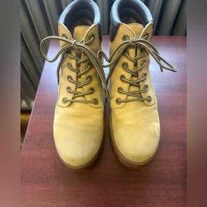 ALDO Tan Suede Leather Lace Up Ankle Boots Women’s 9 Hiking Chunky Lug Sole Warm